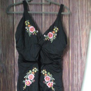 City Chic size 18 M Plus Black embroidered stunning flowers cut out in middle